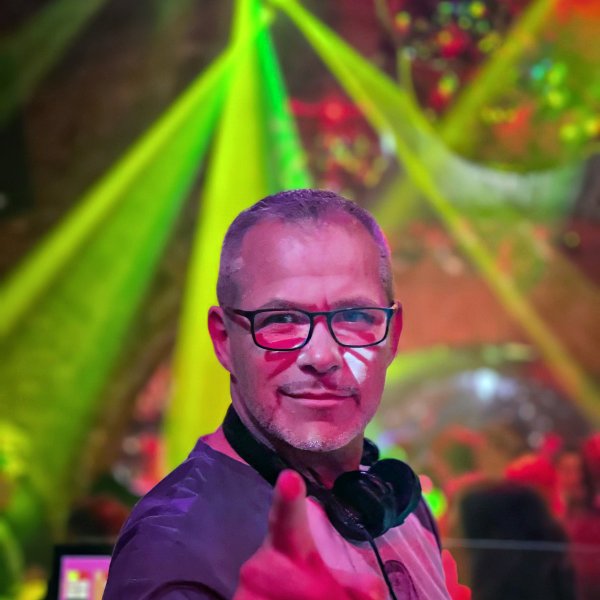 FRΞΞZΞ DJ portrait